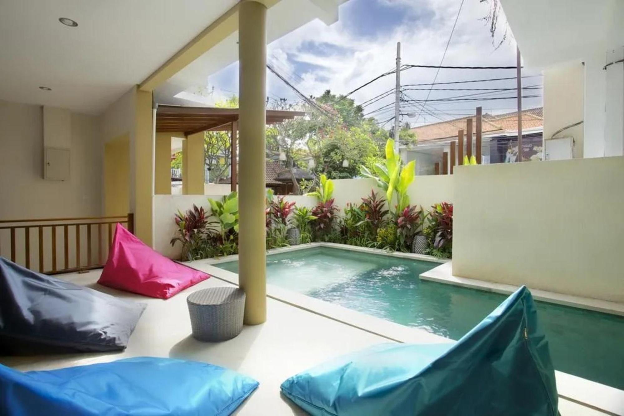 Kuta Suci Guest House Extérieur photo