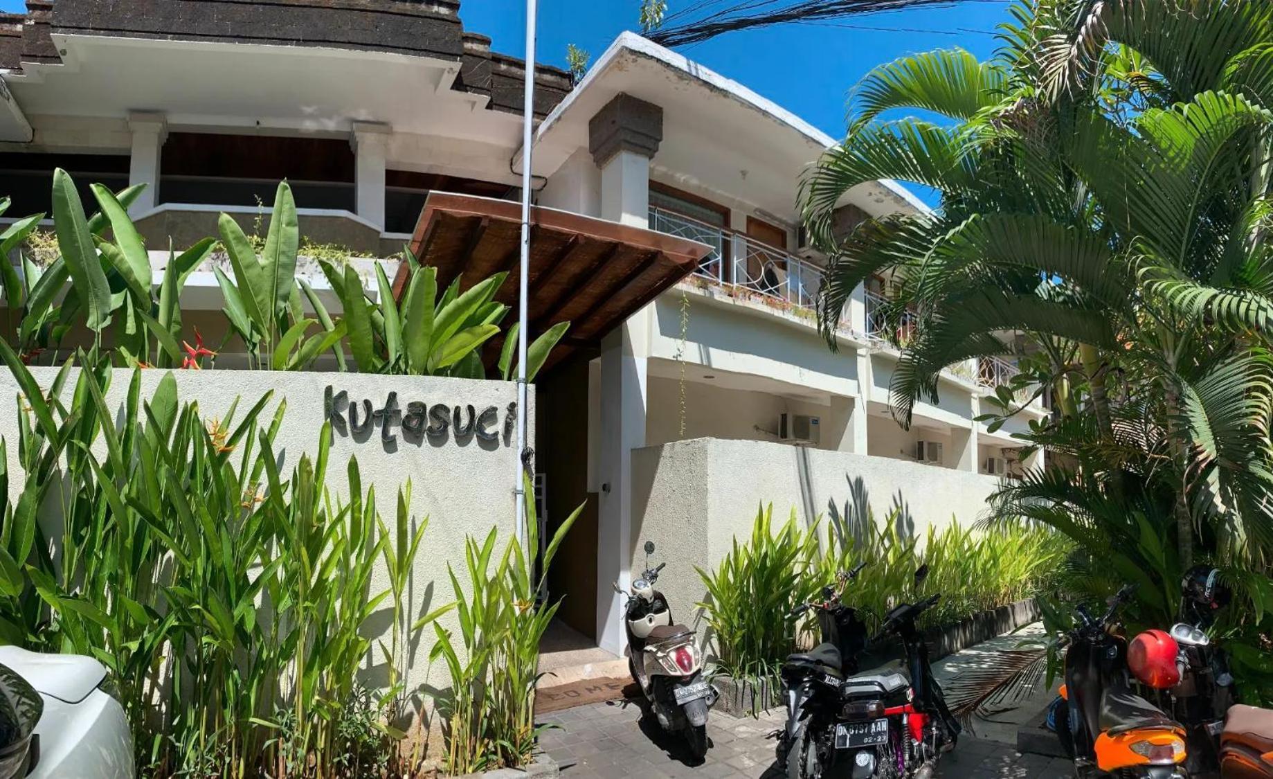 Kuta Suci Guest House Extérieur photo