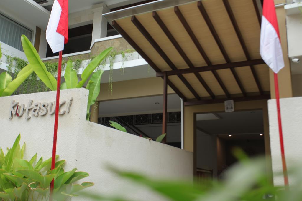 Kuta Suci Guest House Extérieur photo