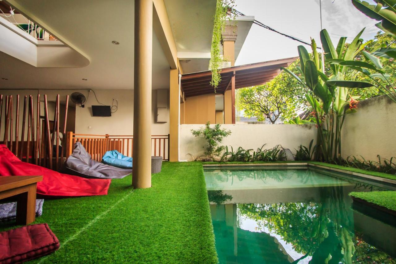 Kuta Suci Guest House Extérieur photo